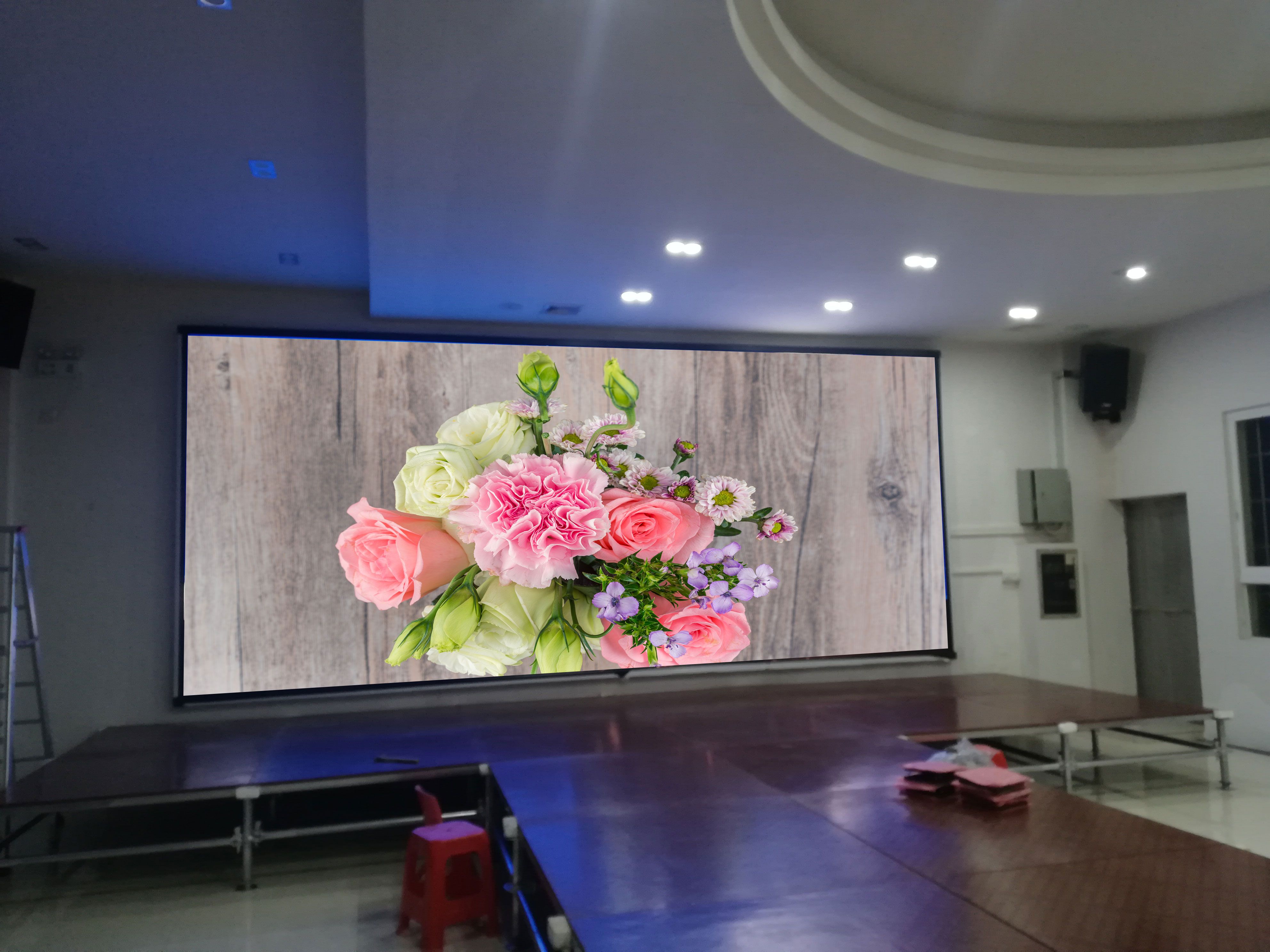 高清室內(nèi)LED<a href=http://www.www.rklab.cn/quancai/ target=_blank class=infotextkey>全彩顯示屏</a>